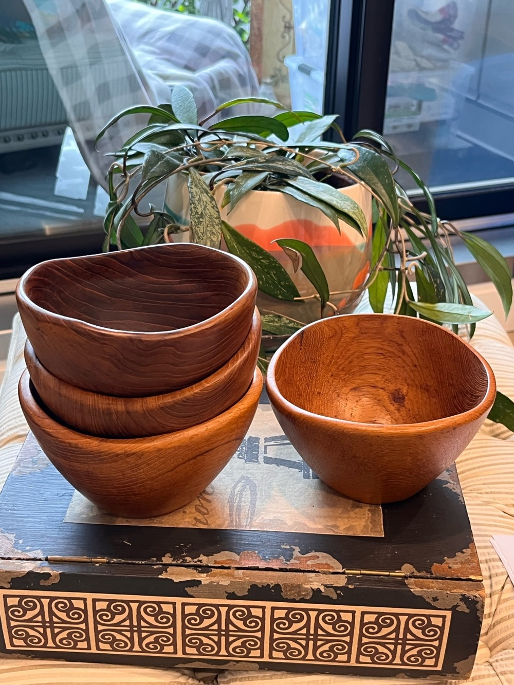 Handcrafted Wooden Serving Bowls - Warm Brown (Set of 4)